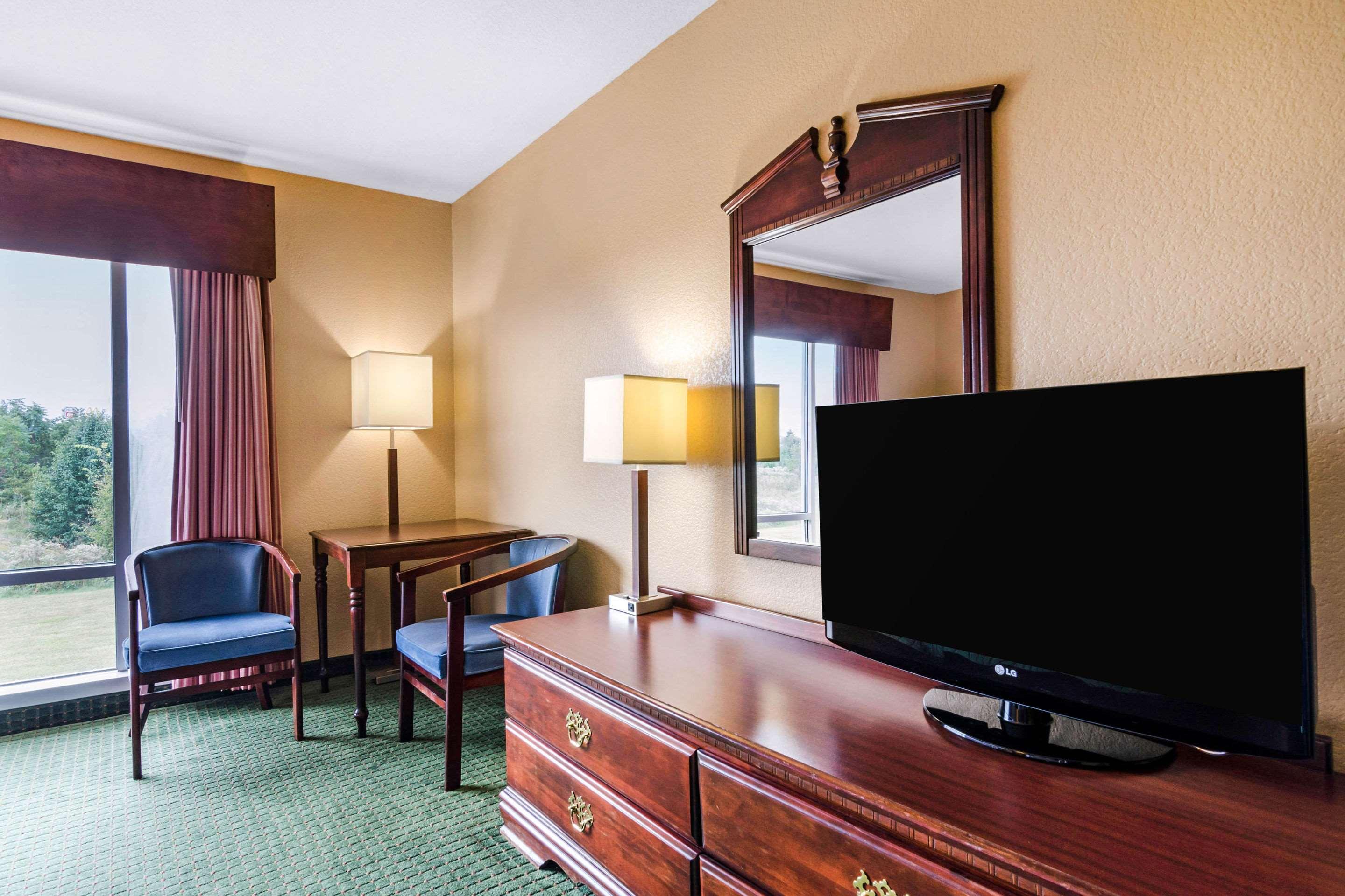 Quality Inn & Suites Carthage Ngoại thất bức ảnh