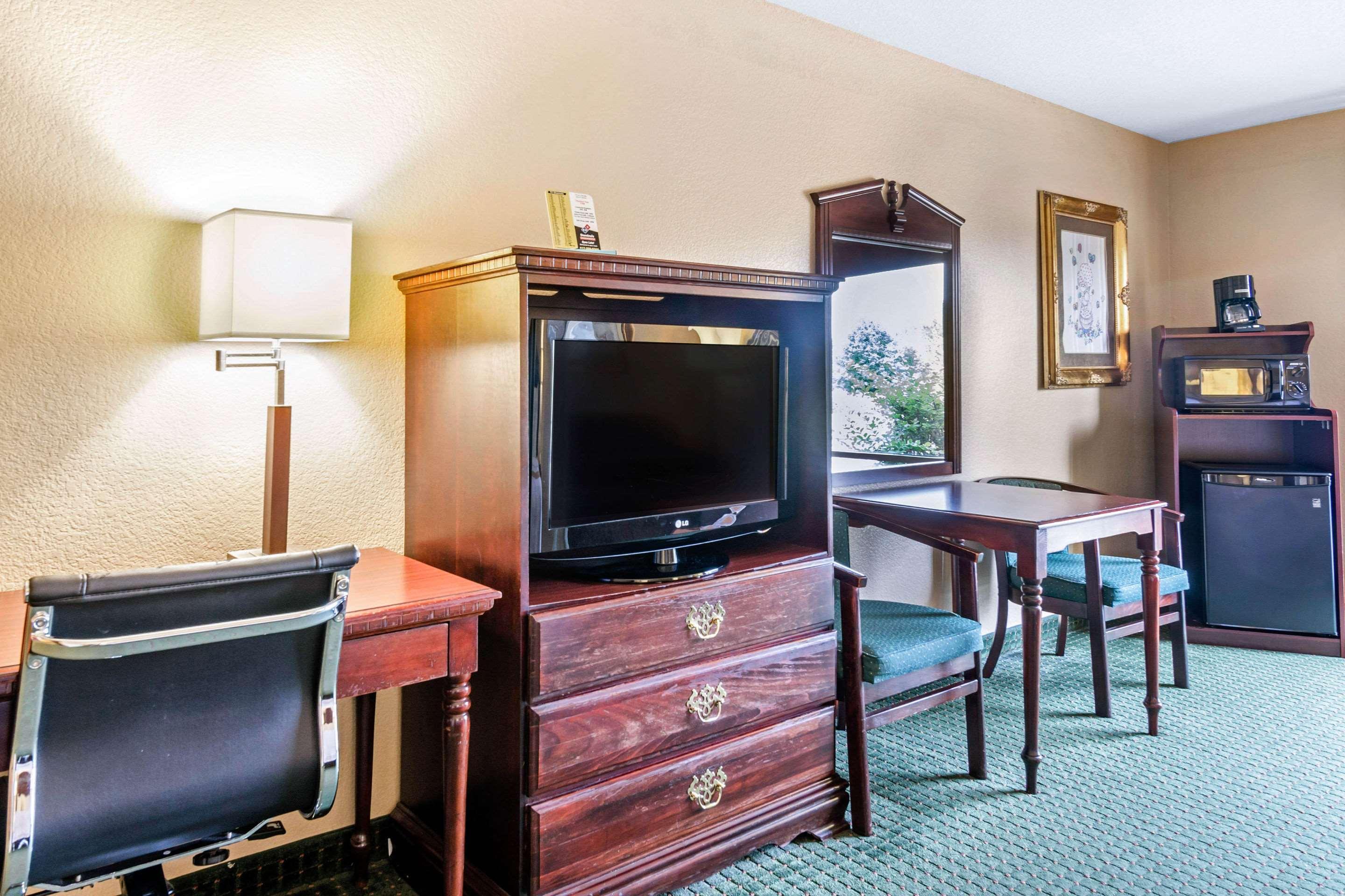 Quality Inn & Suites Carthage Ngoại thất bức ảnh