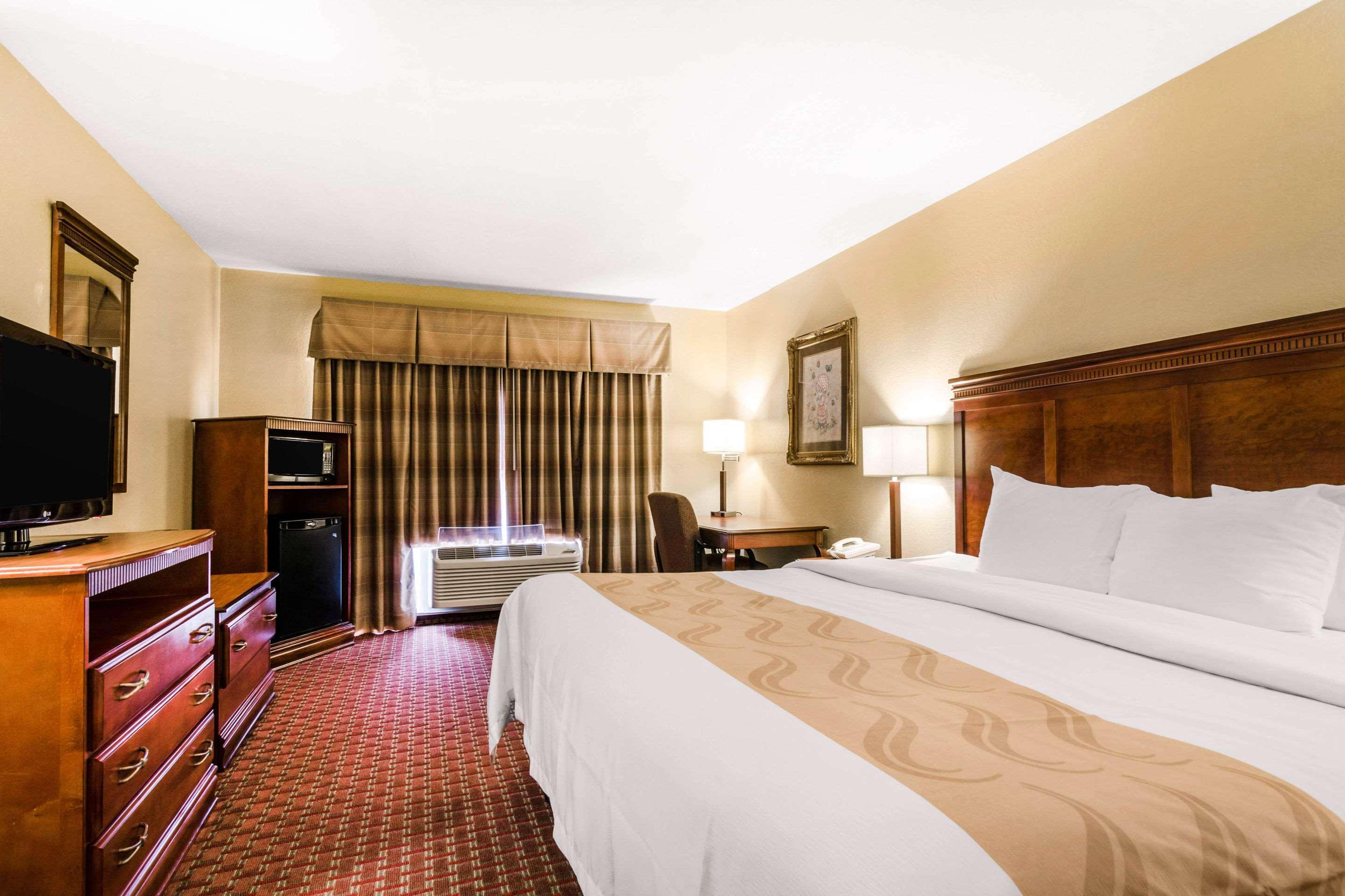Quality Inn & Suites Carthage Ngoại thất bức ảnh