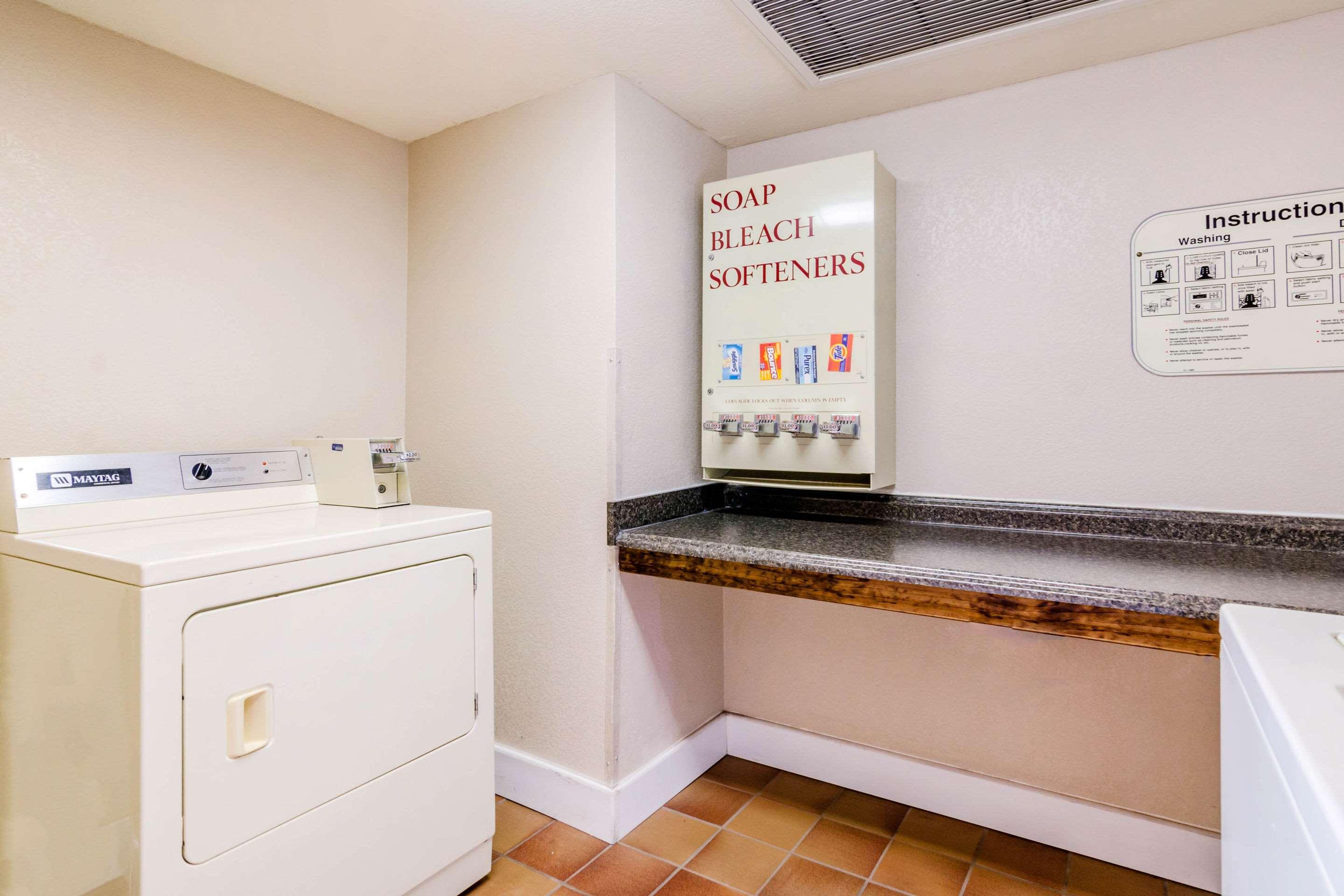 Quality Inn & Suites Carthage Ngoại thất bức ảnh