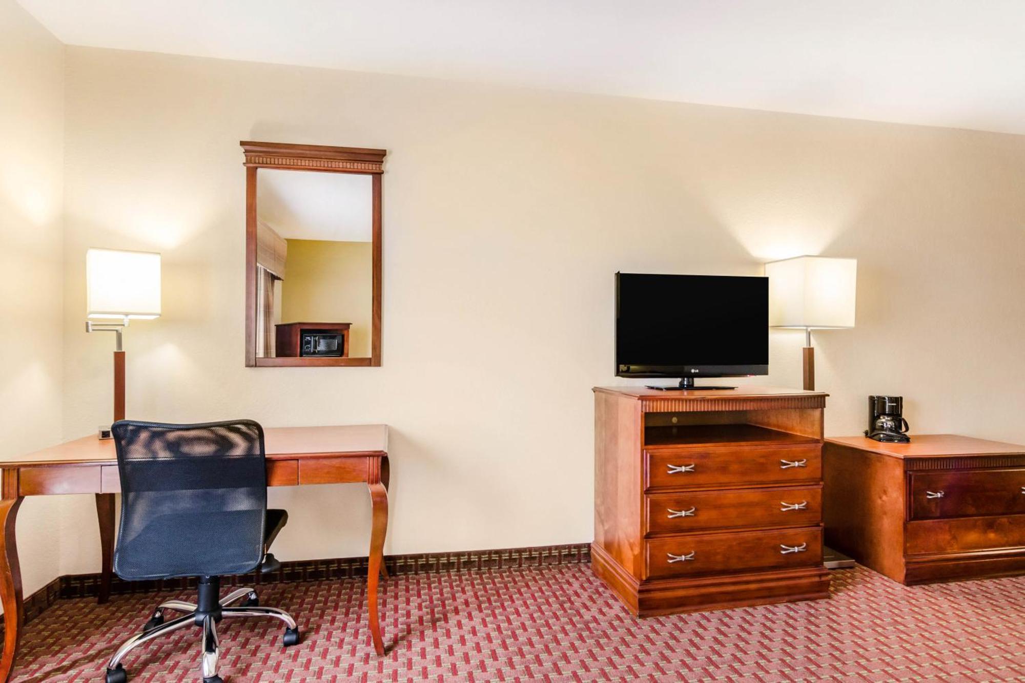 Quality Inn & Suites Carthage Ngoại thất bức ảnh