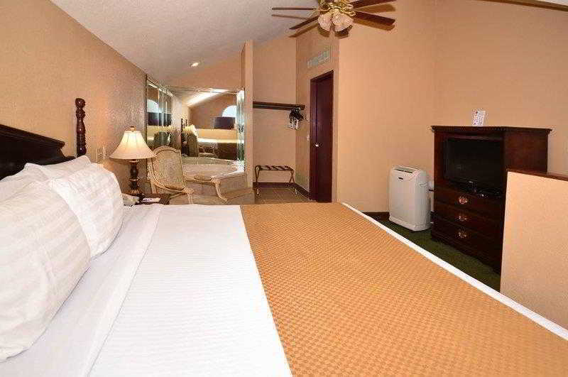 Quality Inn & Suites Carthage Ngoại thất bức ảnh