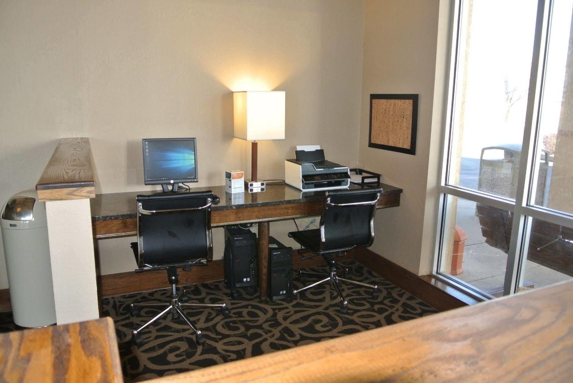 Quality Inn & Suites Carthage Ngoại thất bức ảnh