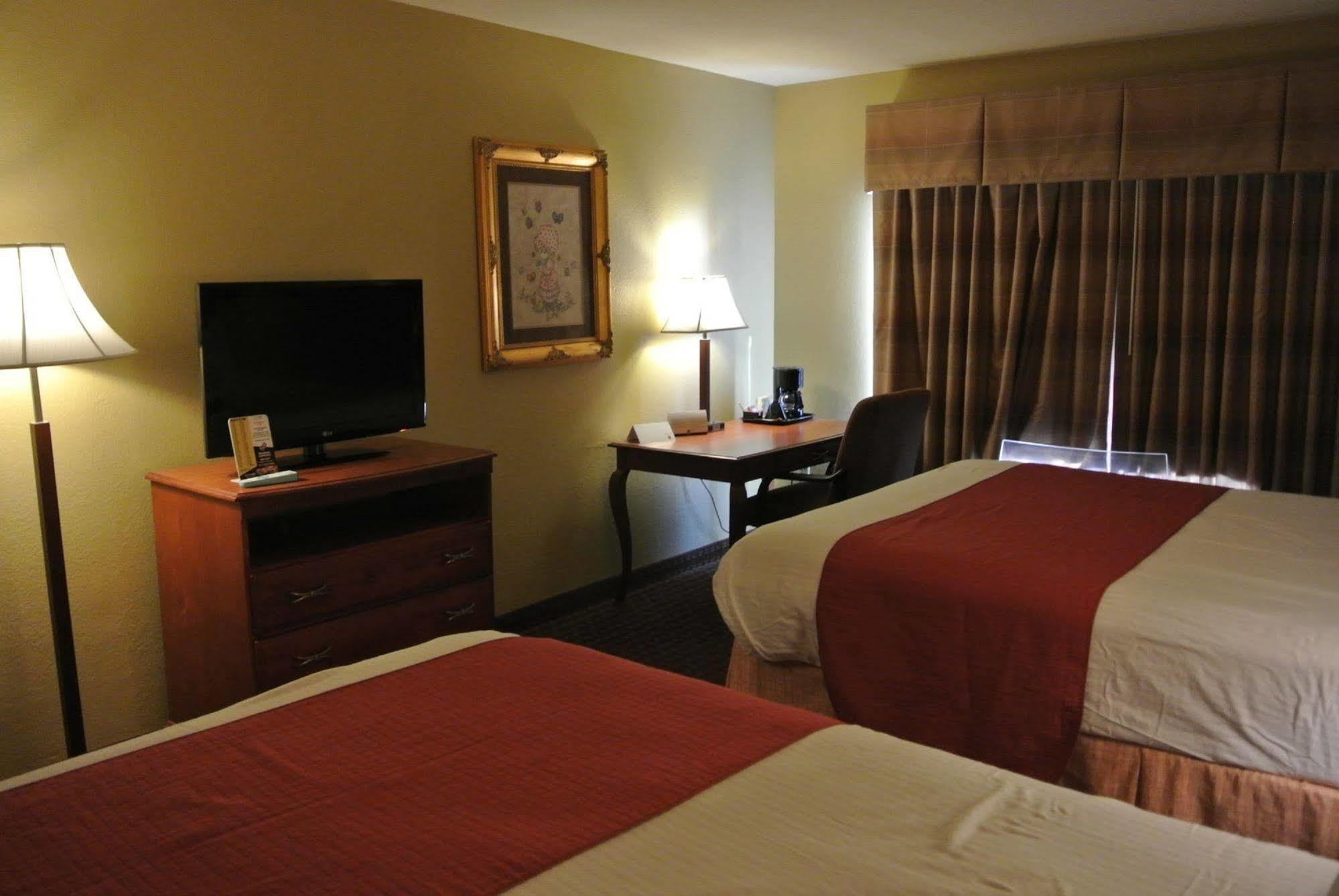 Quality Inn & Suites Carthage Ngoại thất bức ảnh