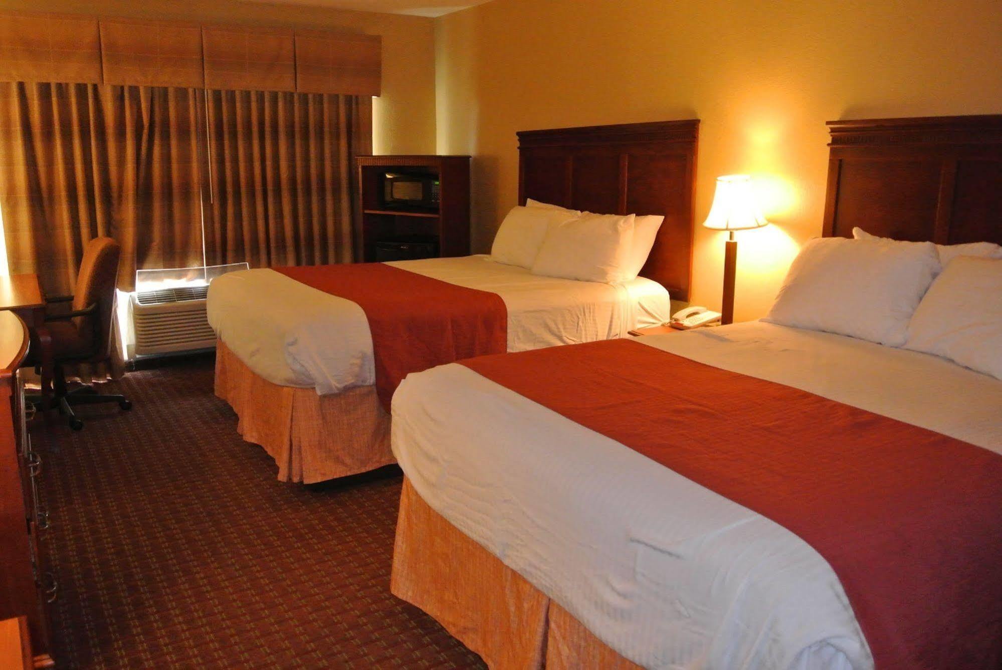 Quality Inn & Suites Carthage Ngoại thất bức ảnh