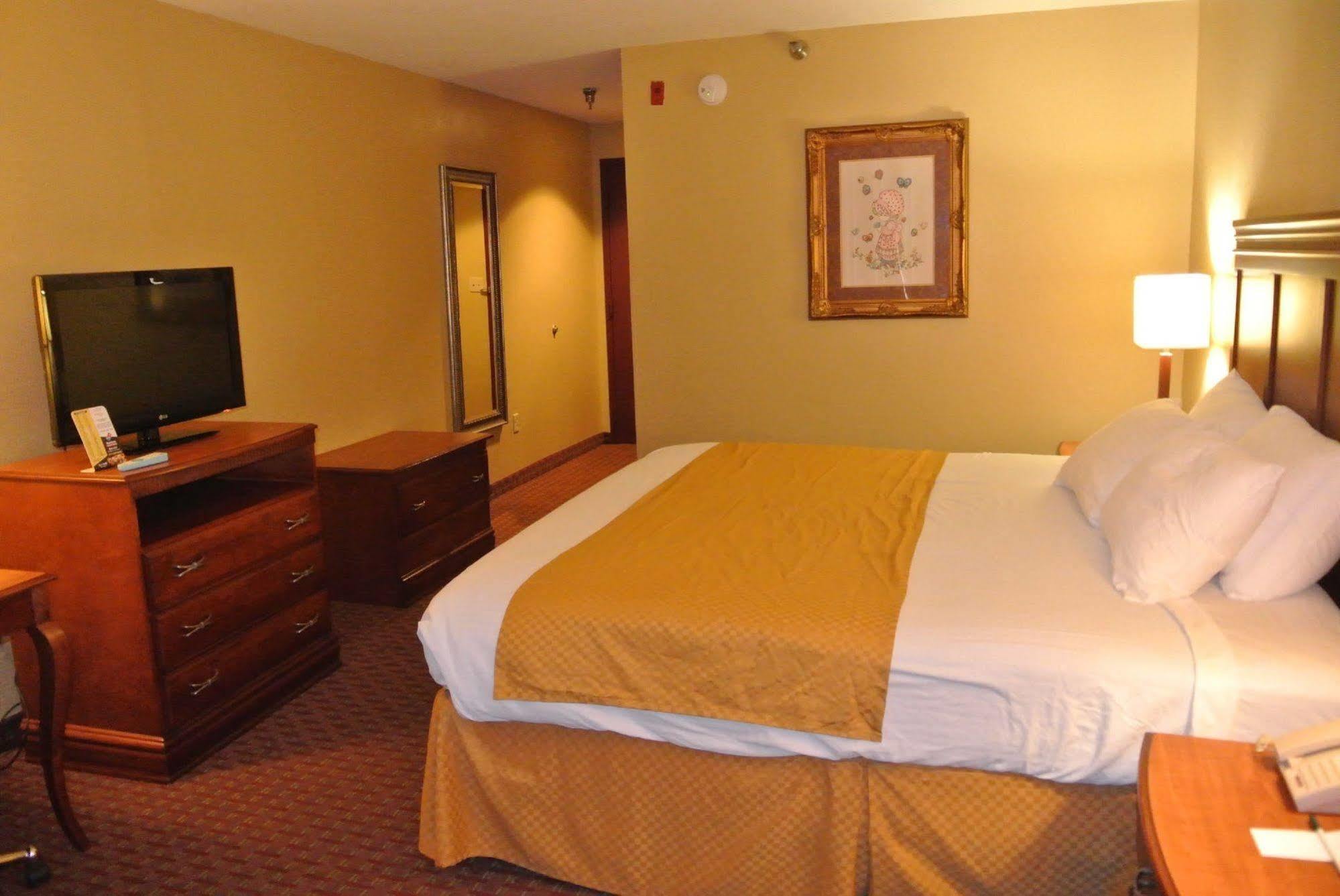 Quality Inn & Suites Carthage Ngoại thất bức ảnh