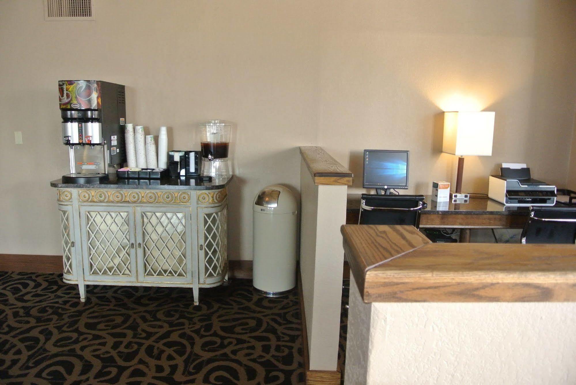 Quality Inn & Suites Carthage Ngoại thất bức ảnh